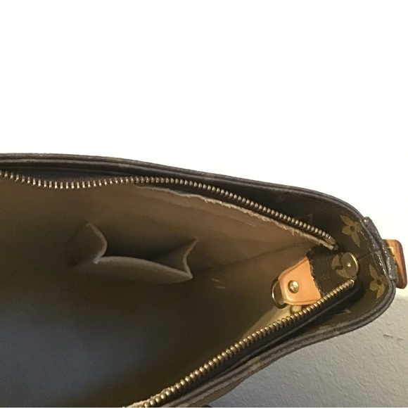 Authentic LV Monogram Looping GM - Picture 9 of 11